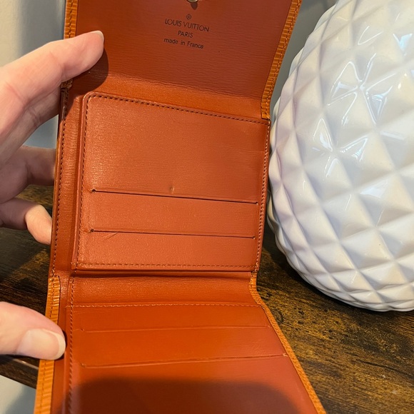 Authentic Vintage Louis Vuitton Tannish/Orange EPI Leather Women's Wallet - Picture 5 of 8